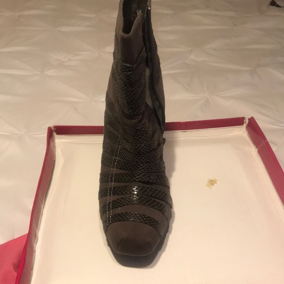 Heels - Picture 2 of 4